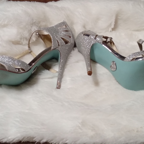 Betsey Johnson silver glitter heels Size 7.5 - Picture 3 of 3